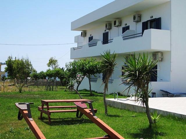 Flisvos Apartments Frangokastello Exterior foto
